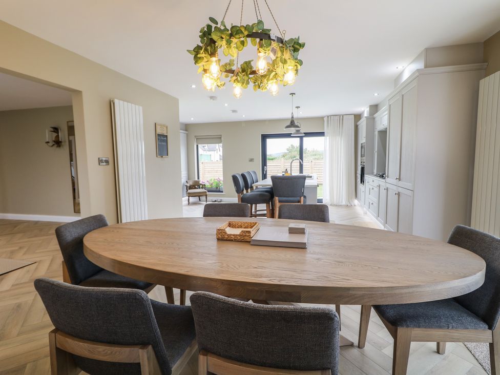 A dining room with a table and chairs at Clarmes House Limavady