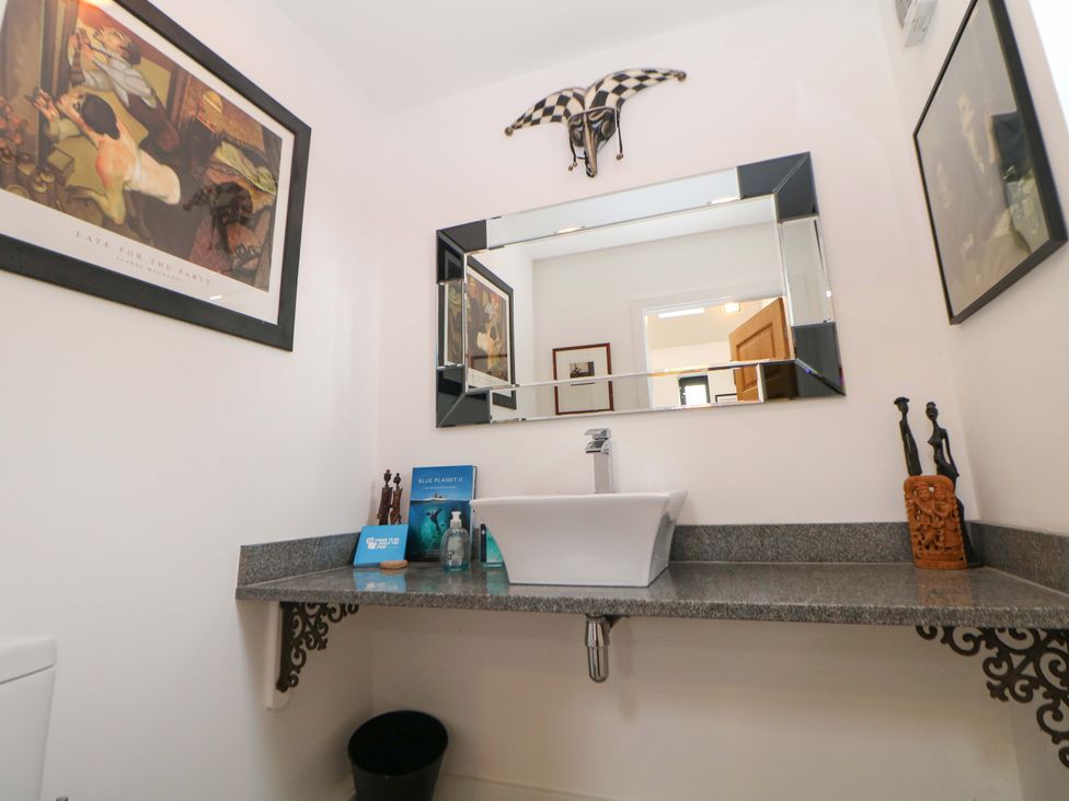 A bathroom with a sink and mirror at Highgate house 