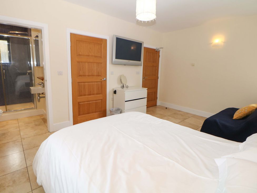 A bedroom with a bed and TV at Highgate house 
