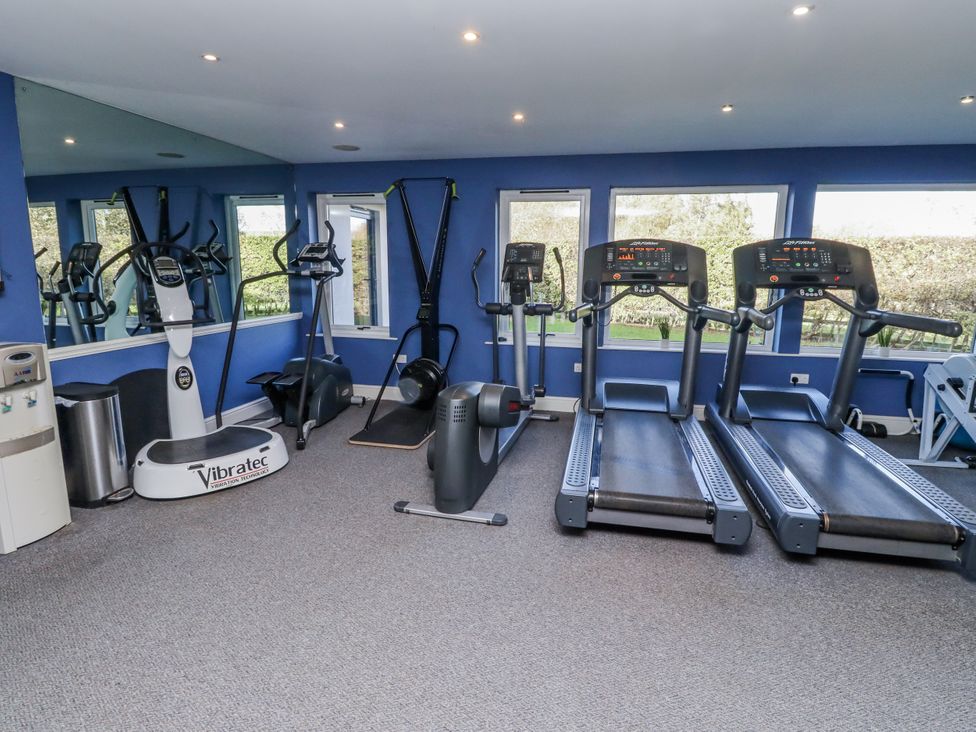 A gym with treadmills and exercise equipment at Honeymug in Branton near Powburn
