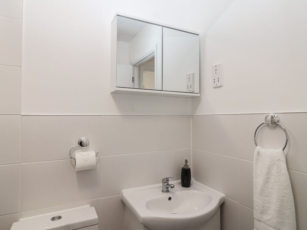 A bathroom with a wash basin and toilet at The Cosy View in Paignton