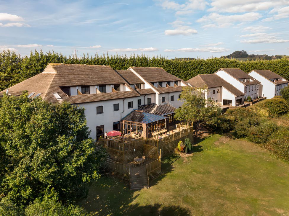 An outdoor area with houses and a deck at Chaffinch in Kingsteignton
