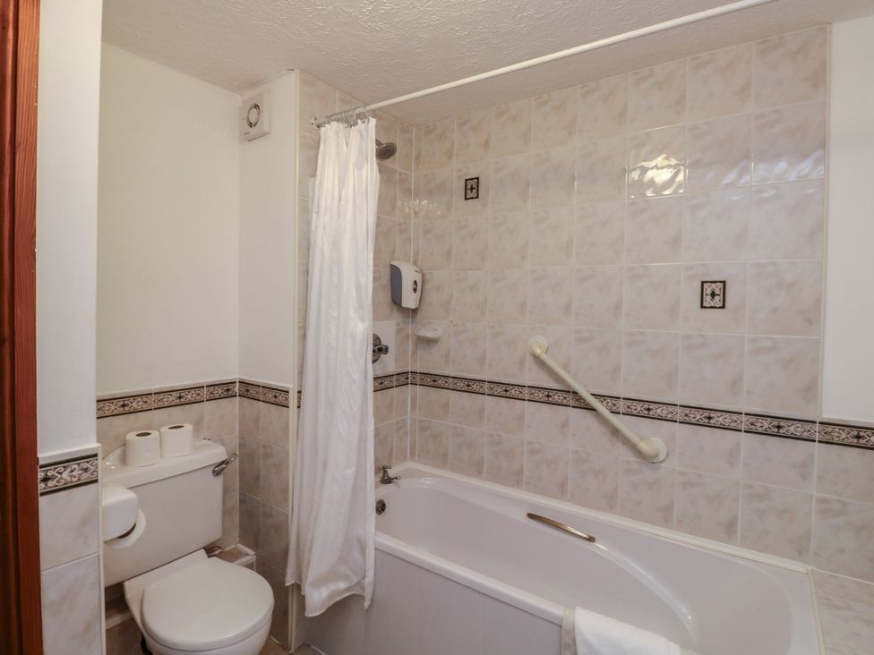 A bathroom with a bathtub and toilet at Swift in Newton Abbot