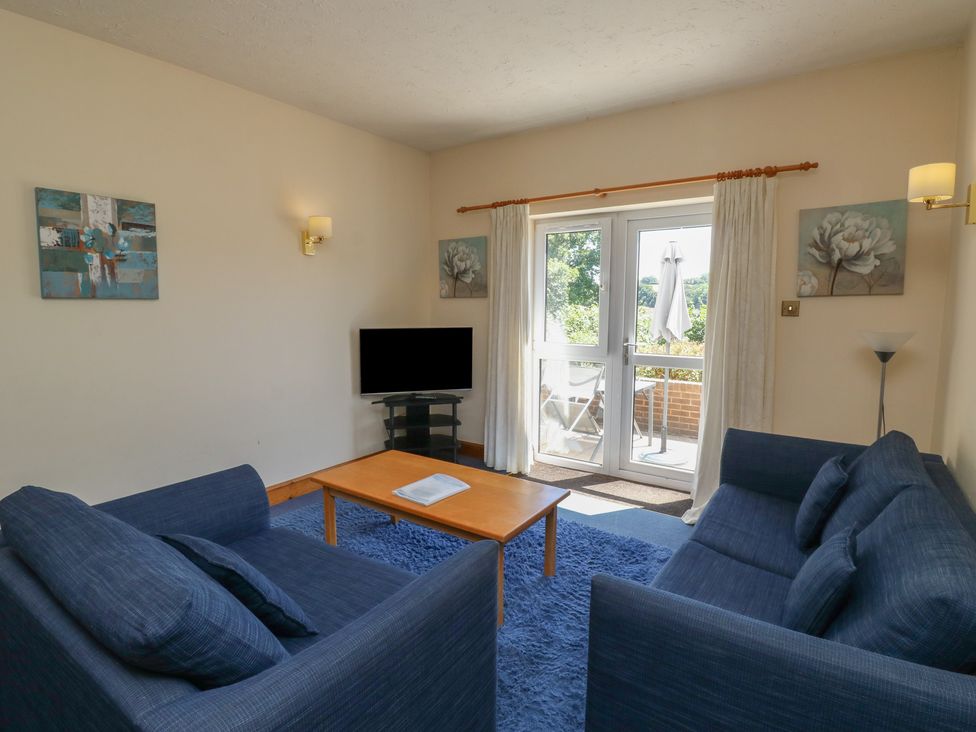 A living room with sofas and a coffee table at Avocet in Newton Abbot