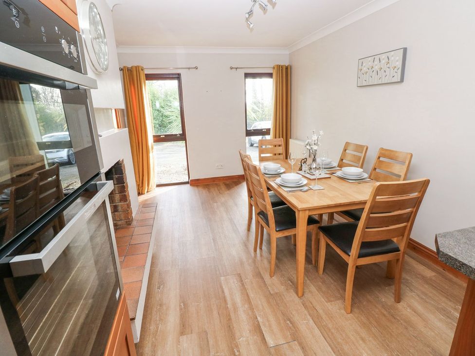 A dining room with a table and chairs at Tig Bhan in Narberth