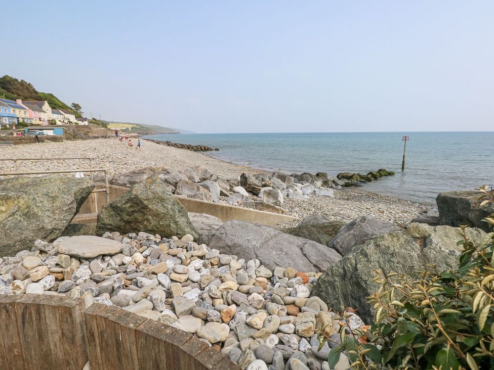 A beach with pebbles and rocks at Tig Bhan in Narberth