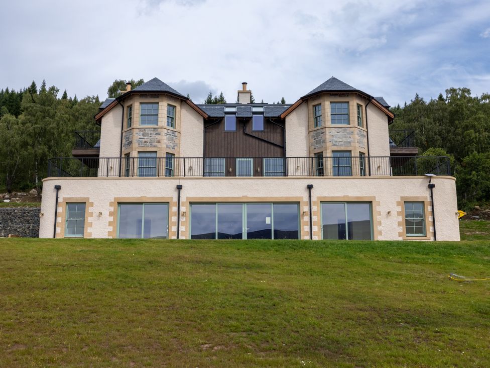 A house with multiple windows and a balcony at Schiehallion House in Pitlochry