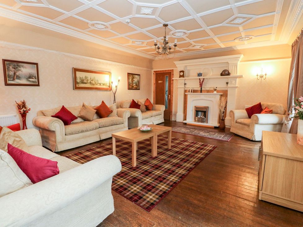 A living room with sofas and a coffee table at Seaview Wellness Retreat in Carnoustie