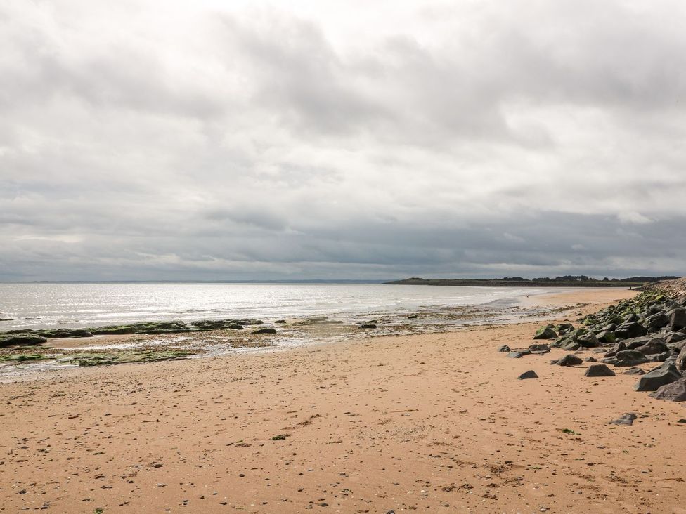 A beach with rocks and sea at Seaview Wellness Retreat in Carnoustie