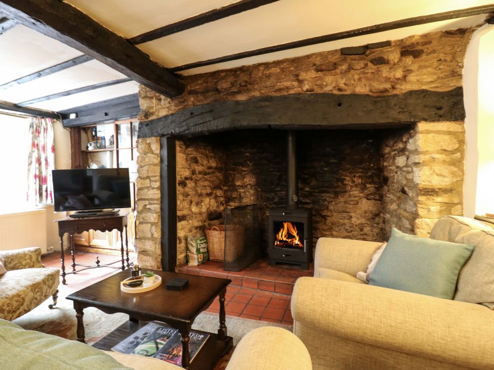 A living room with a fireplace and television at 118 High Street, Bedford