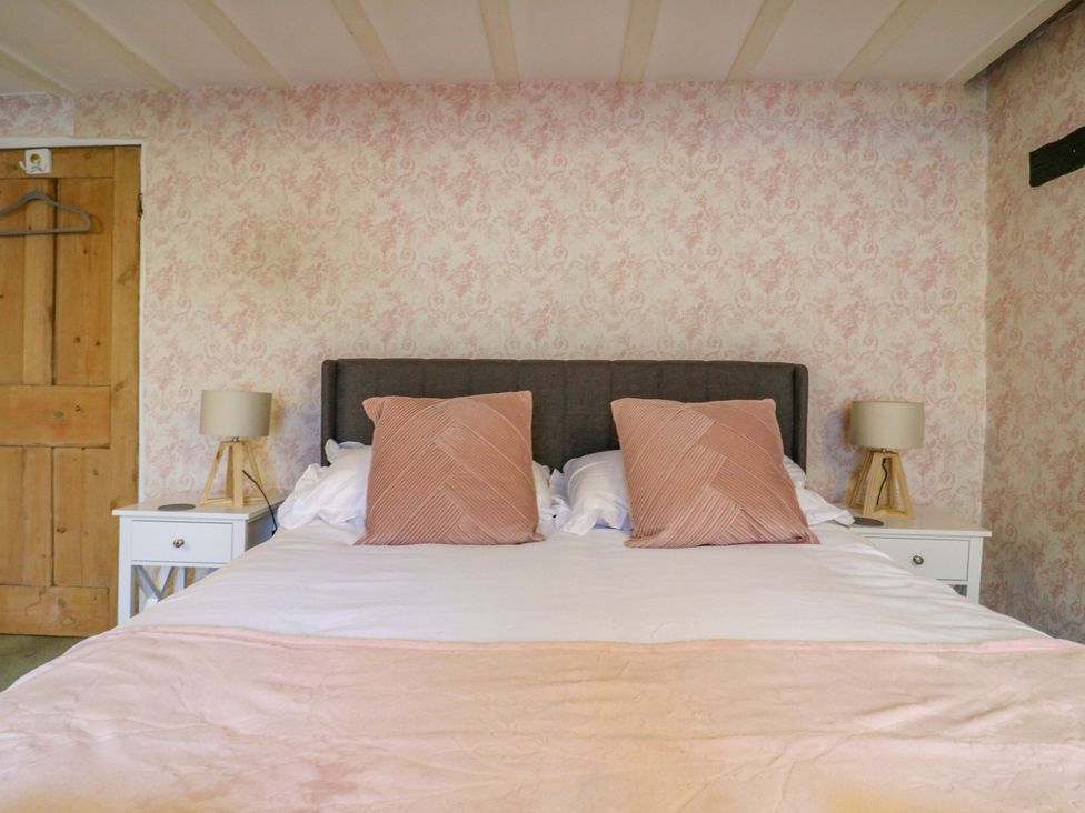 A bedroom with a bed and bedside tables at 118 High Street in Bedford