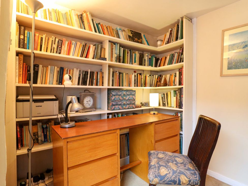 A study with bookshelves and a desk at 118 High Street in Bedford