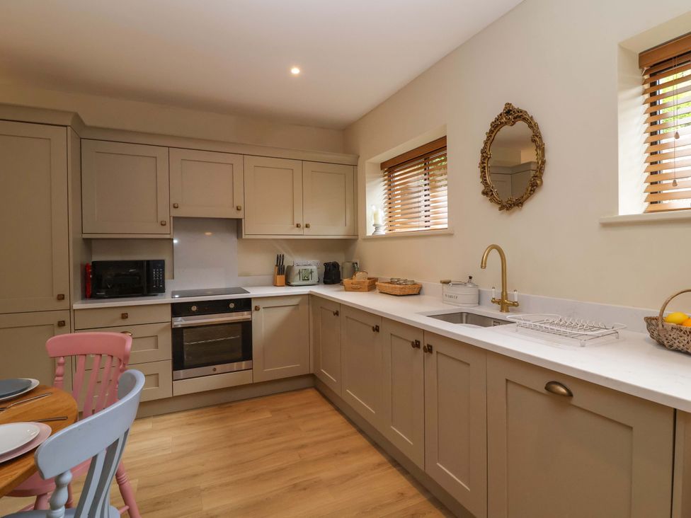 A kitchen with cabinets and appliances at The Annex in Burford