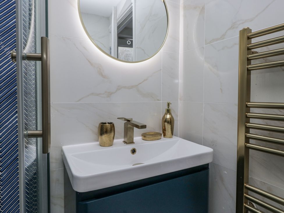 A bathroom with a sink and mirror at Aspen Boutique 