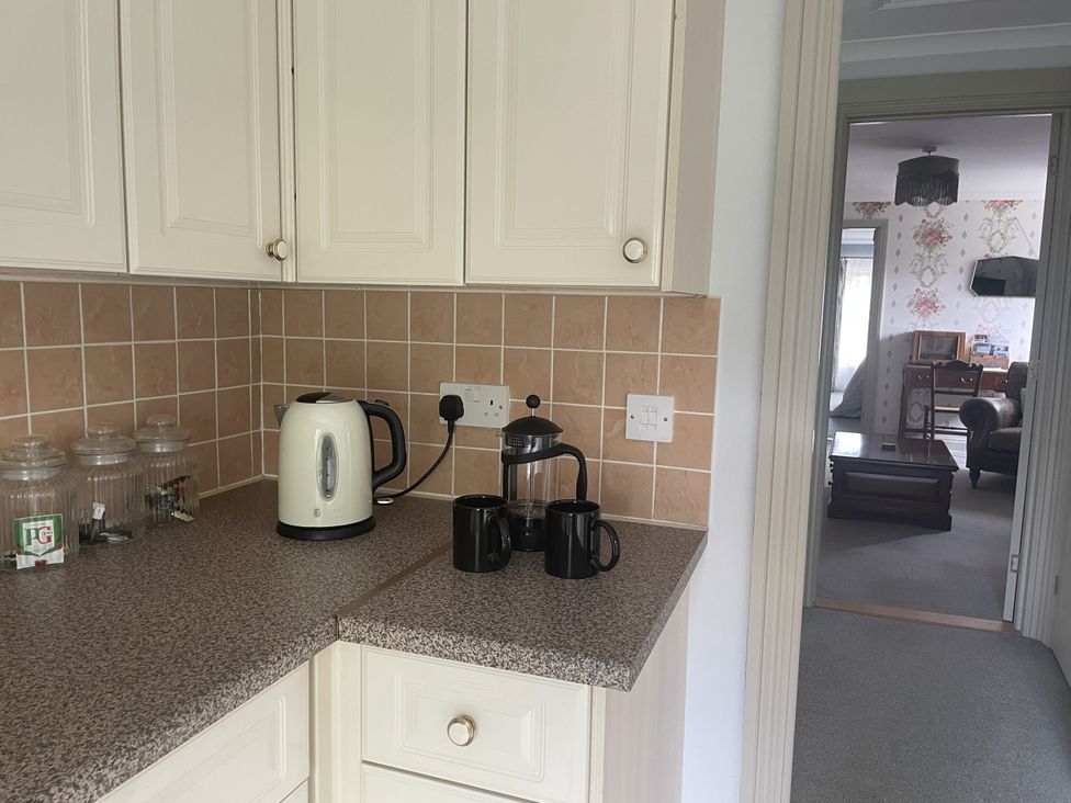 A kitchen with a kettle and coffee maker at Butlers Loft in Par