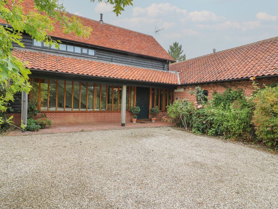 An outdoor area featuring a gravel driveway and front door at Headland Barn in Maldon