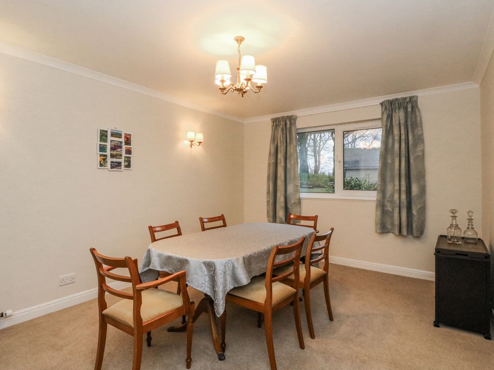 A dining room with a table and chairs at Carnmhor in Aberdeen