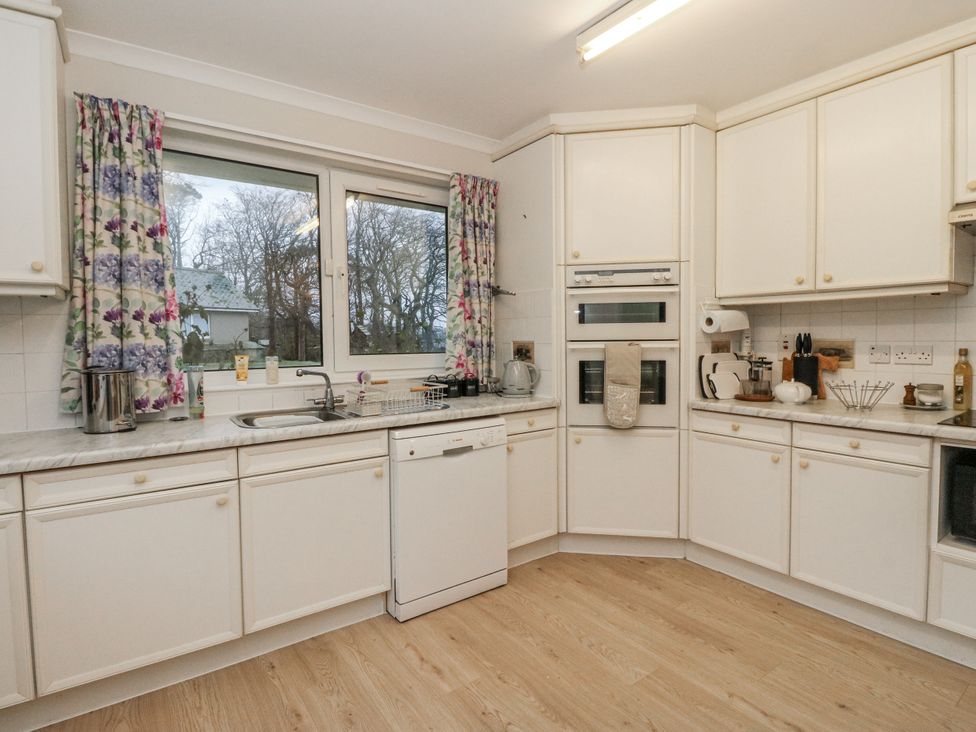 A kitchen with cabinets and appliances at Carnmhor in Aberdeen
