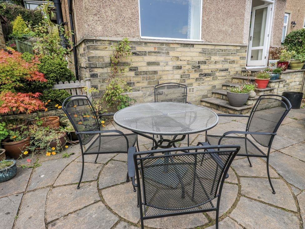 A garden with a table and chairs at The Vista in Hebden Bridge