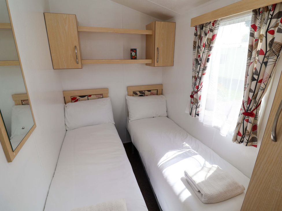 21 Poplar Avenue - Suffolk & Essex - 1179773 - thumbnail photo 14