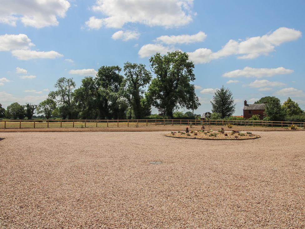 An outdoor area with gravel and trees at Chestnut Barn in Shrewsbury