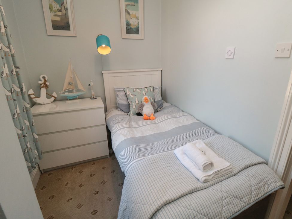 A bedroom with a single bed and a dresser at Stanton House - Abbey View, Flat 3