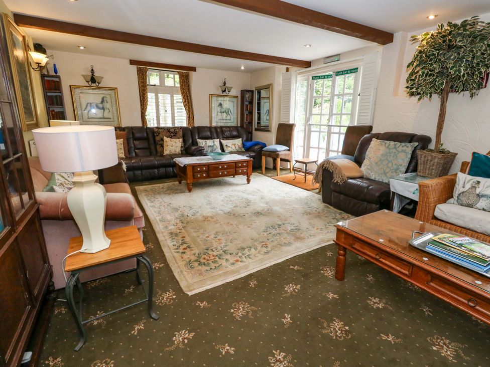 A living room with a sofa and coffee table at Piddle Inn in Piddletrenthide