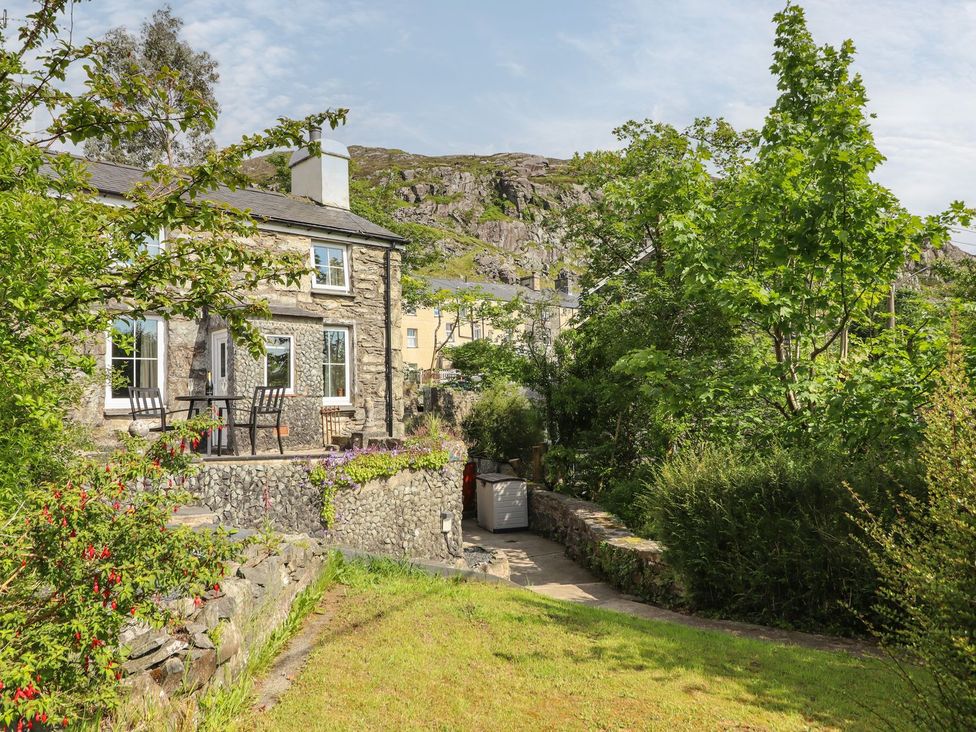 A house with a garden and stone pathway at Brondderwen