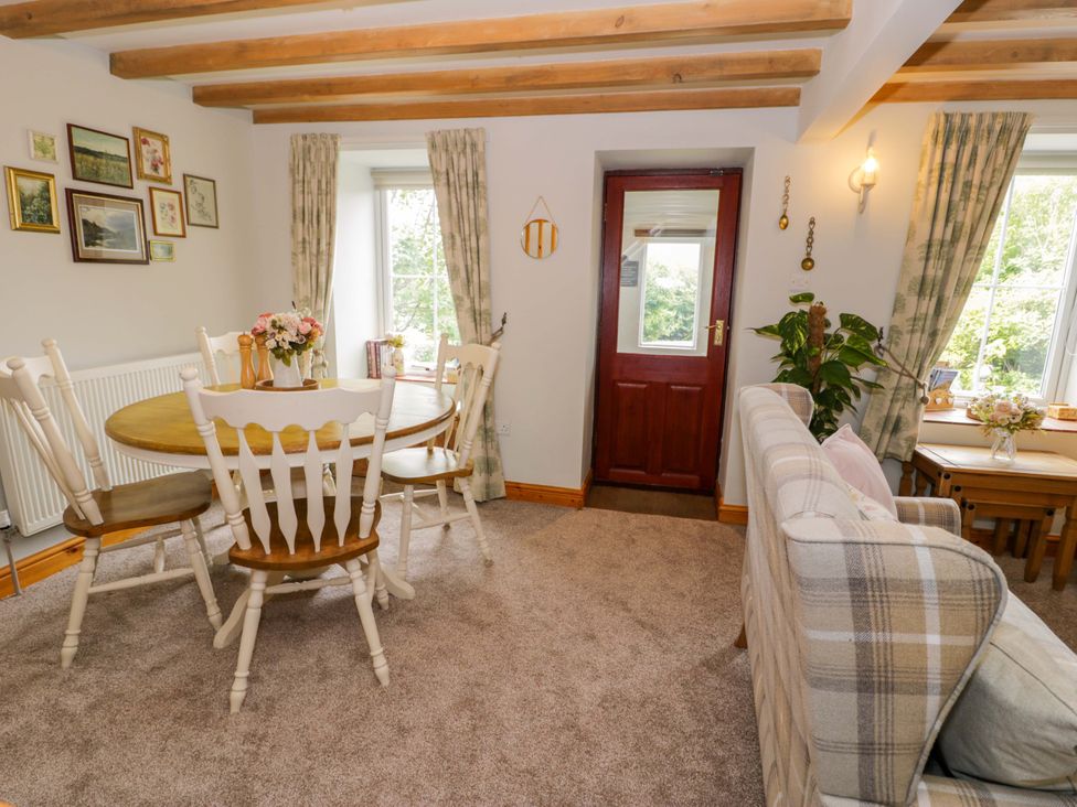 A dining room with a table and chairs at Brondderwen in Blaenau Ffestiniog