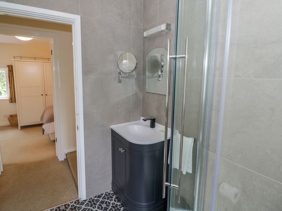 A bathroom with a shower and sink at Hillside Cottage