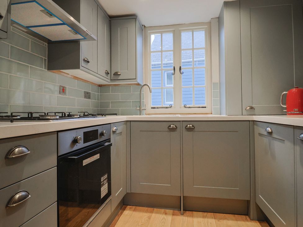 A kitchen with a gas hob and oven at 5B Bridge Street in Lyme Regis