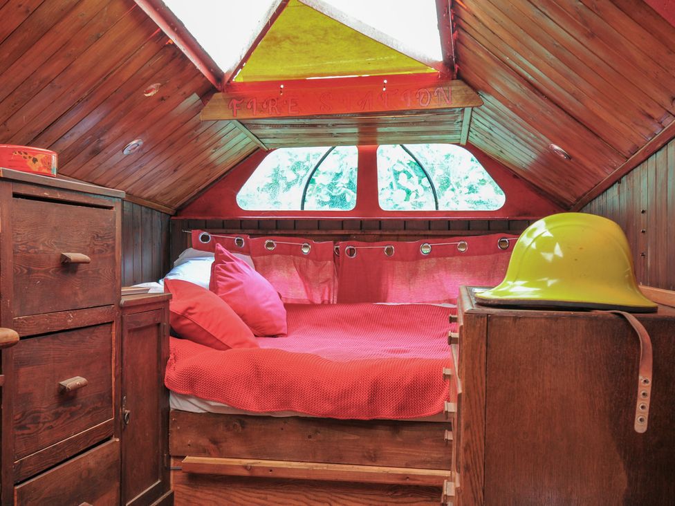 A bedroom with a bed and drawers at Dashing Dennis - 22 Chapmanswell near Launceston