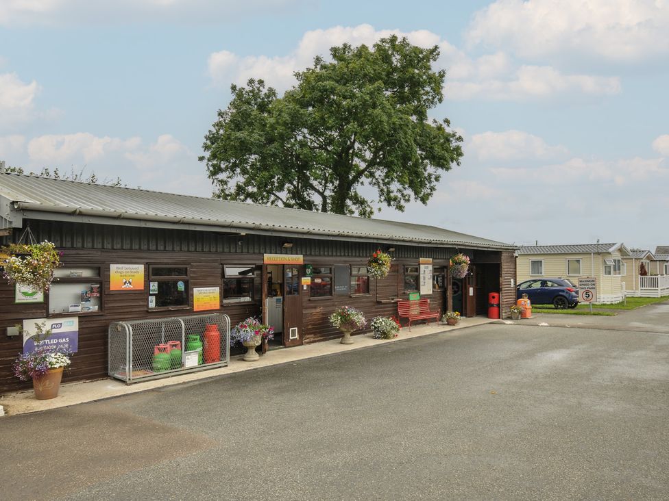 A reception shop with gas bottles and flower pots at Dashing Dennis - 22 Chapmanswell near Launceston
