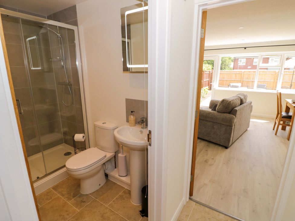 A bathroom with shower, toilet, and sink at 22 Old Chapel Close in Kidlington
