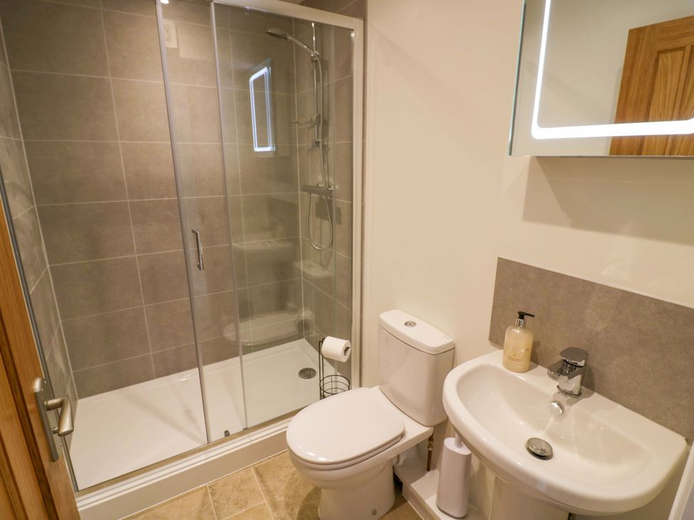A bathroom with a shower, toilet, and sink at 22 Old Chapel Close Kidlington