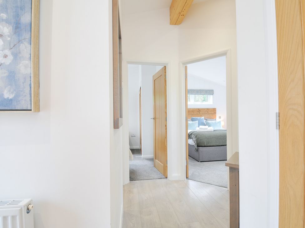 A hallway with doors leading to a bedroom at 3 Meadow Retreat in Liskeard