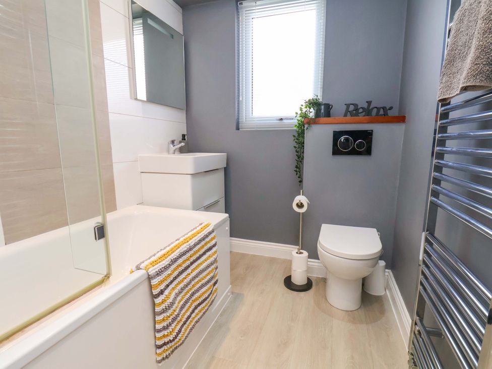A bathroom with a bathtub, sink, and toilet at Postman’s Lodge in Middlesbrough
