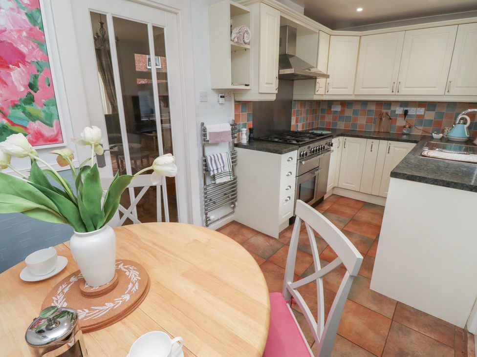 A kitchen with a dining table and stove at 5 Jackson Terrace Morpeth
