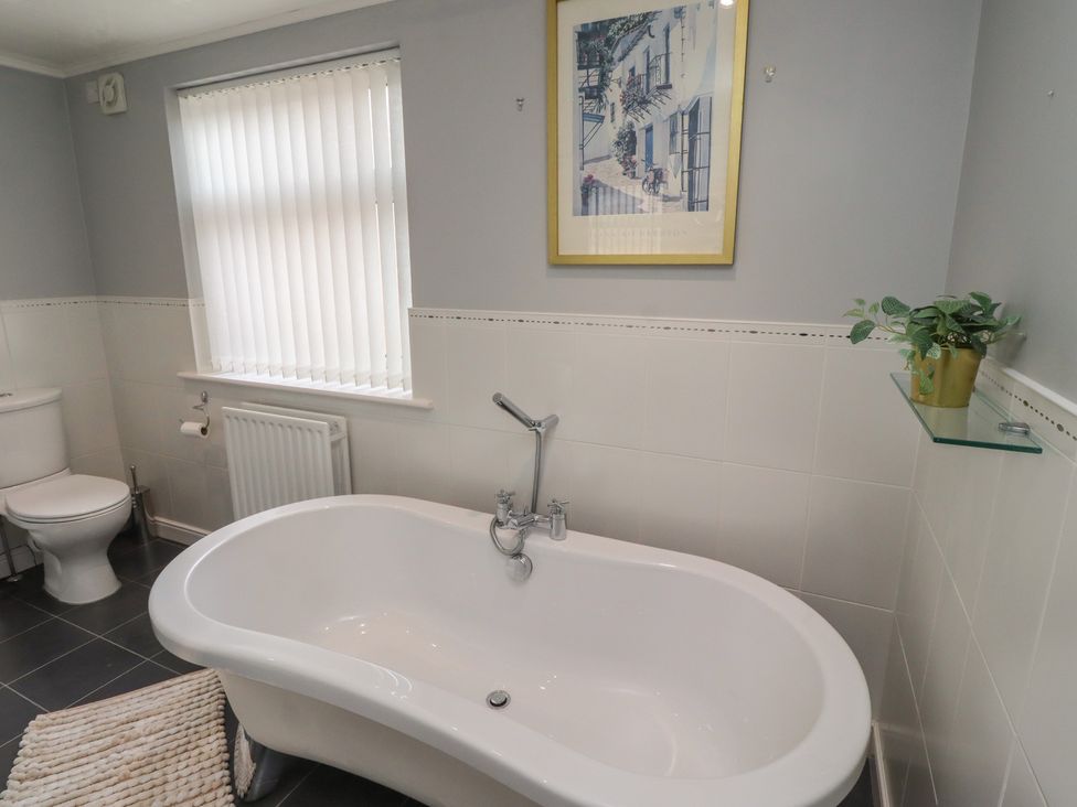 A bathroom with bathtub and toilet at 5 Jackson Terrace Morpeth