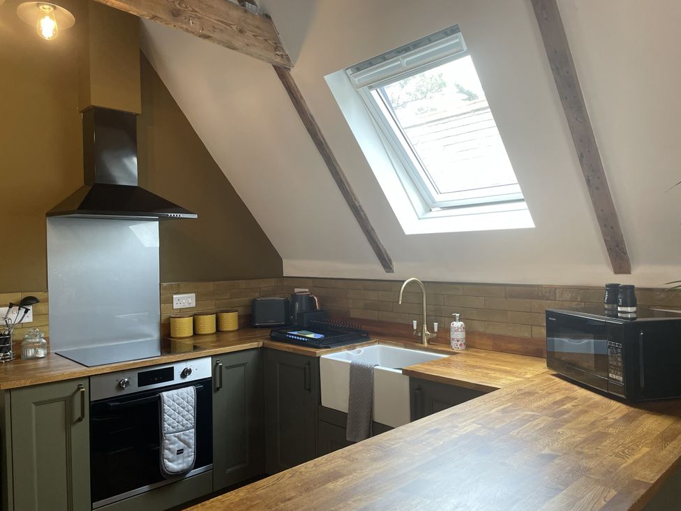 A kitchen with a sink and oven at Queensbury Loft in Par
