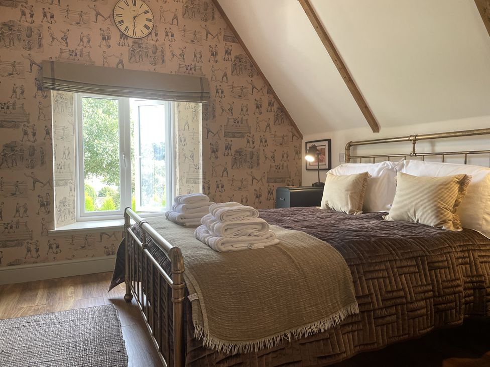 A bedroom with a bed and pillows at Queensbury Loft Par