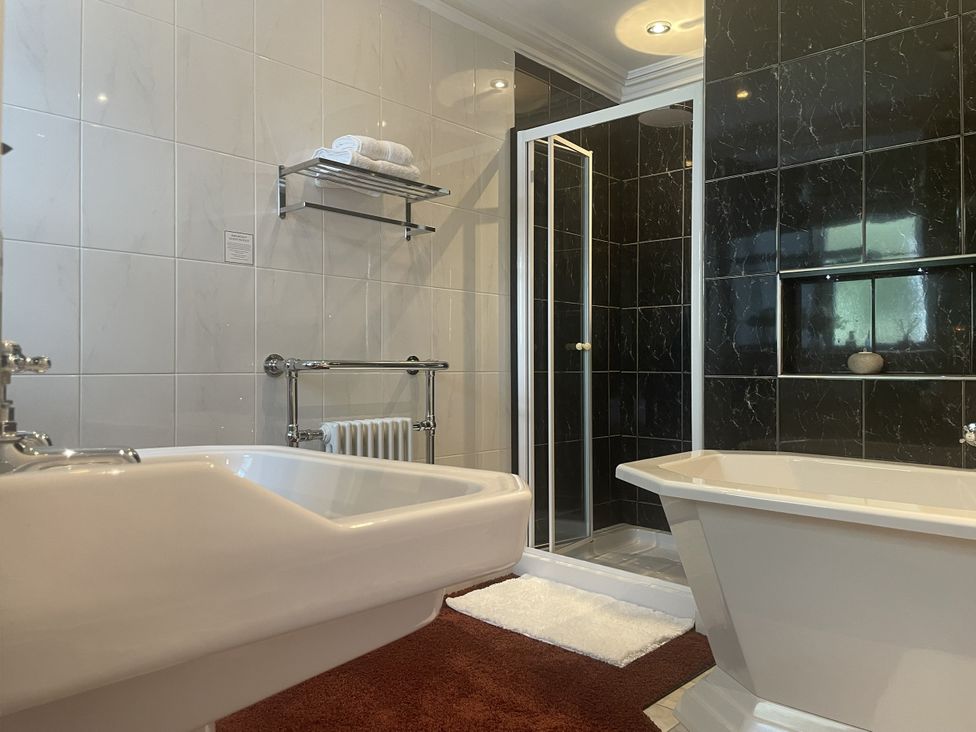A bathroom with a shower and bathtub at DeCressy Apartment in Par