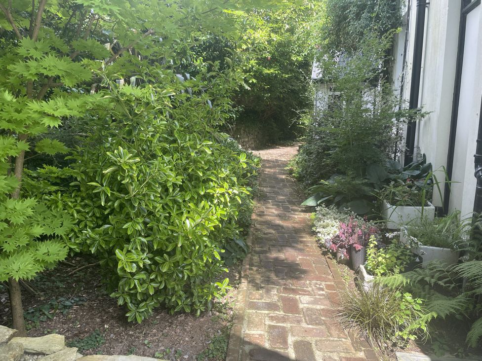 A pathway lined with plants at DeCressy Apartment in Par