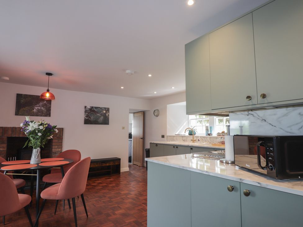 A kitchen with a dining table and chairs at Sron Dubh in Achnasheen