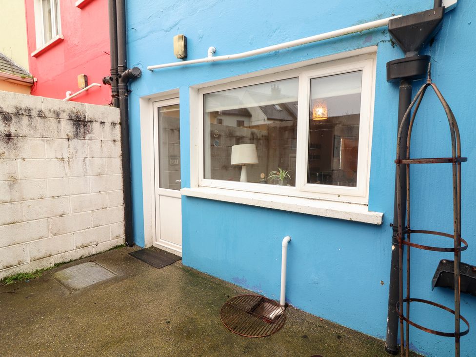 An outdoor area with a window and door at 1 Windermere in Kinvarra
