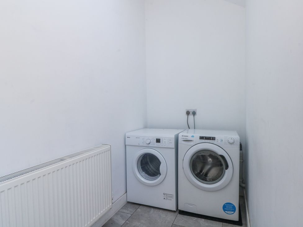 A laundry room with a washing machine and tumble dryer at The Annexe in Caverswall