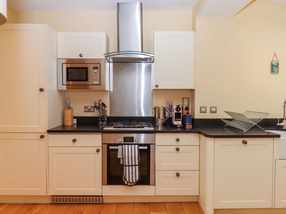 A kitchen with appliances and countertop at The Porthole in Newton Ferrers