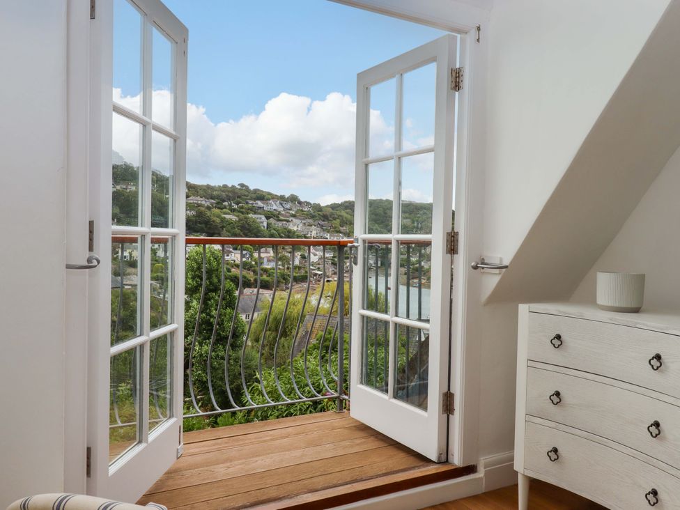A balcony overlooking a view at The Porthole in Newton Ferrers