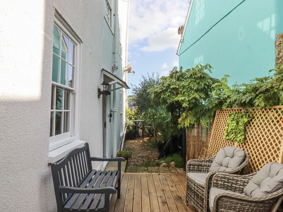 A garden area with a bench and plants at 26 Above Town in Dartmouth