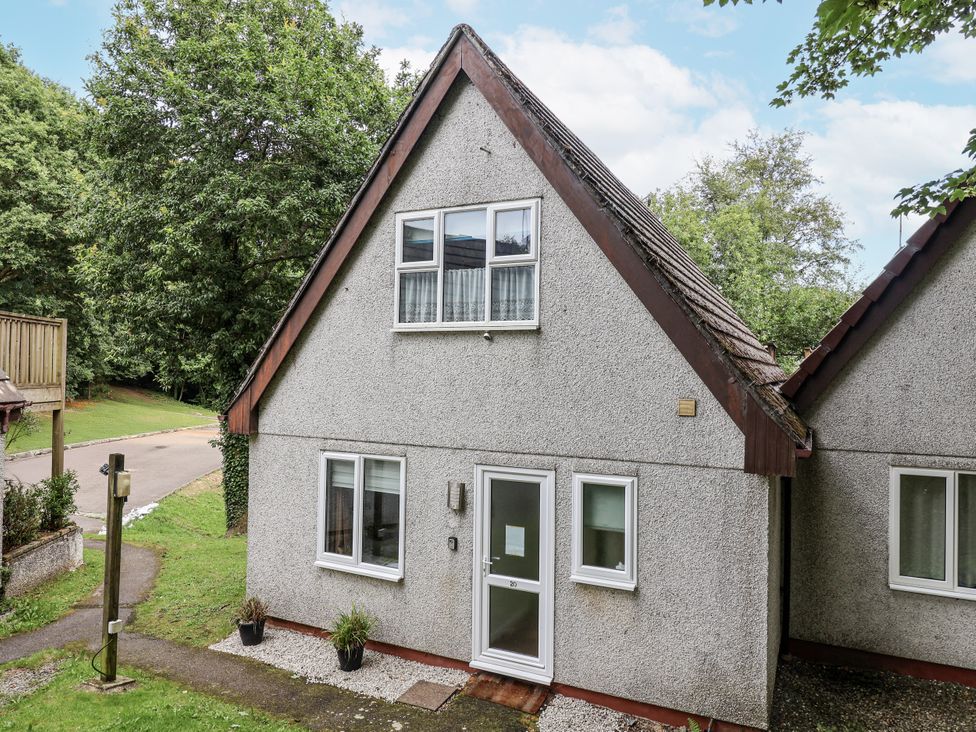 A house with a garden path at Valley Lodge 20 in Callington